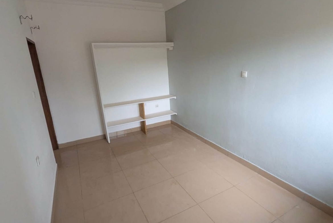 APPARTEMENT 3CHAMBRES À LOUER, YAOUNDÉ NKOLFOULOU