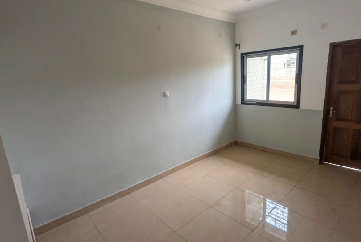 APPARTEMENT 3CHAMBRES À LOUER, YAOUNDÉ NKOLFOULOU