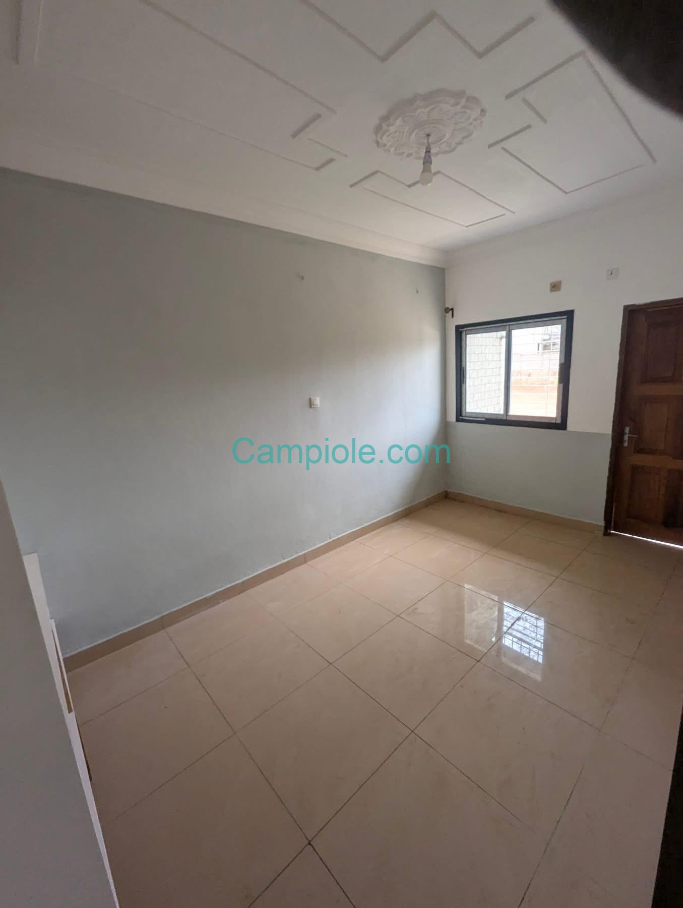APPARTEMENT 3CHAMBRES À LOUER, YAOUNDÉ NKOLFOULOU