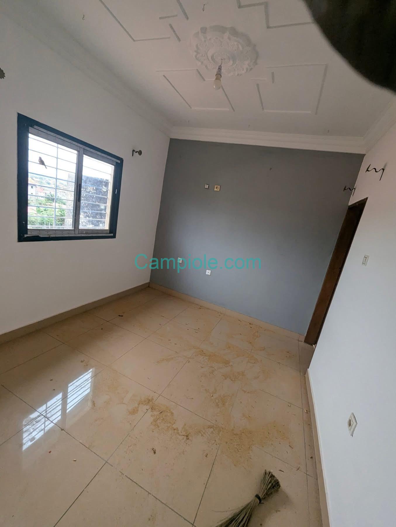 APPARTEMENT 3CHAMBRES À LOUER, YAOUNDÉ NKOLFOULOU