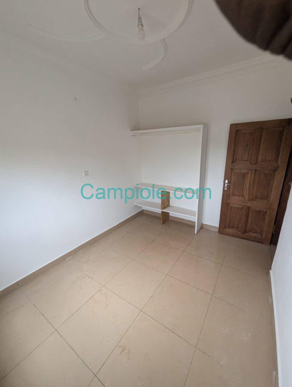 APPARTEMENT 3CHAMBRES À LOUER, YAOUNDÉ NKOLFOULOU