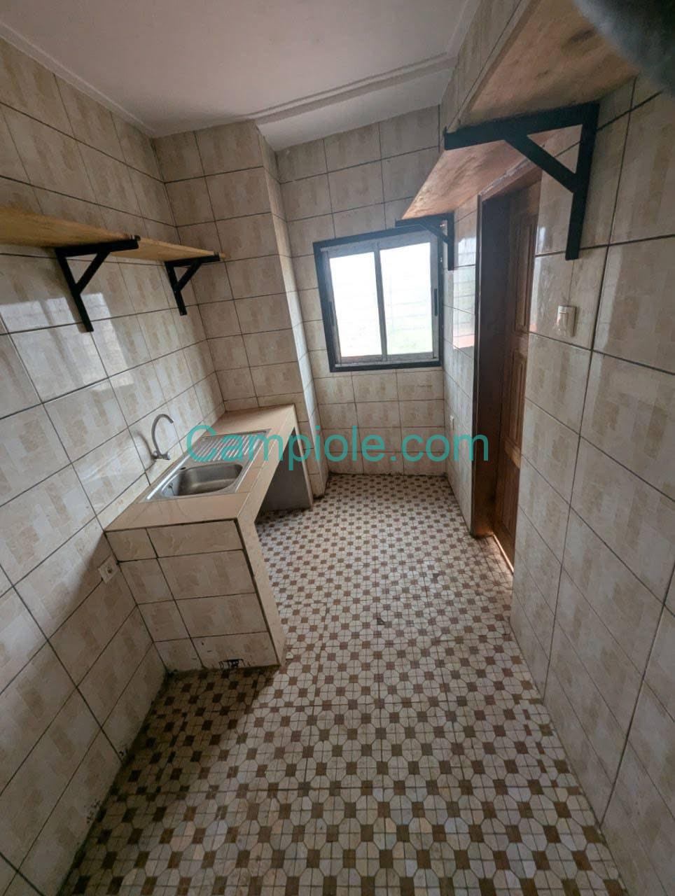 APPARTEMENT 3CHAMBRES À LOUER, YAOUNDÉ NKOLFOULOU