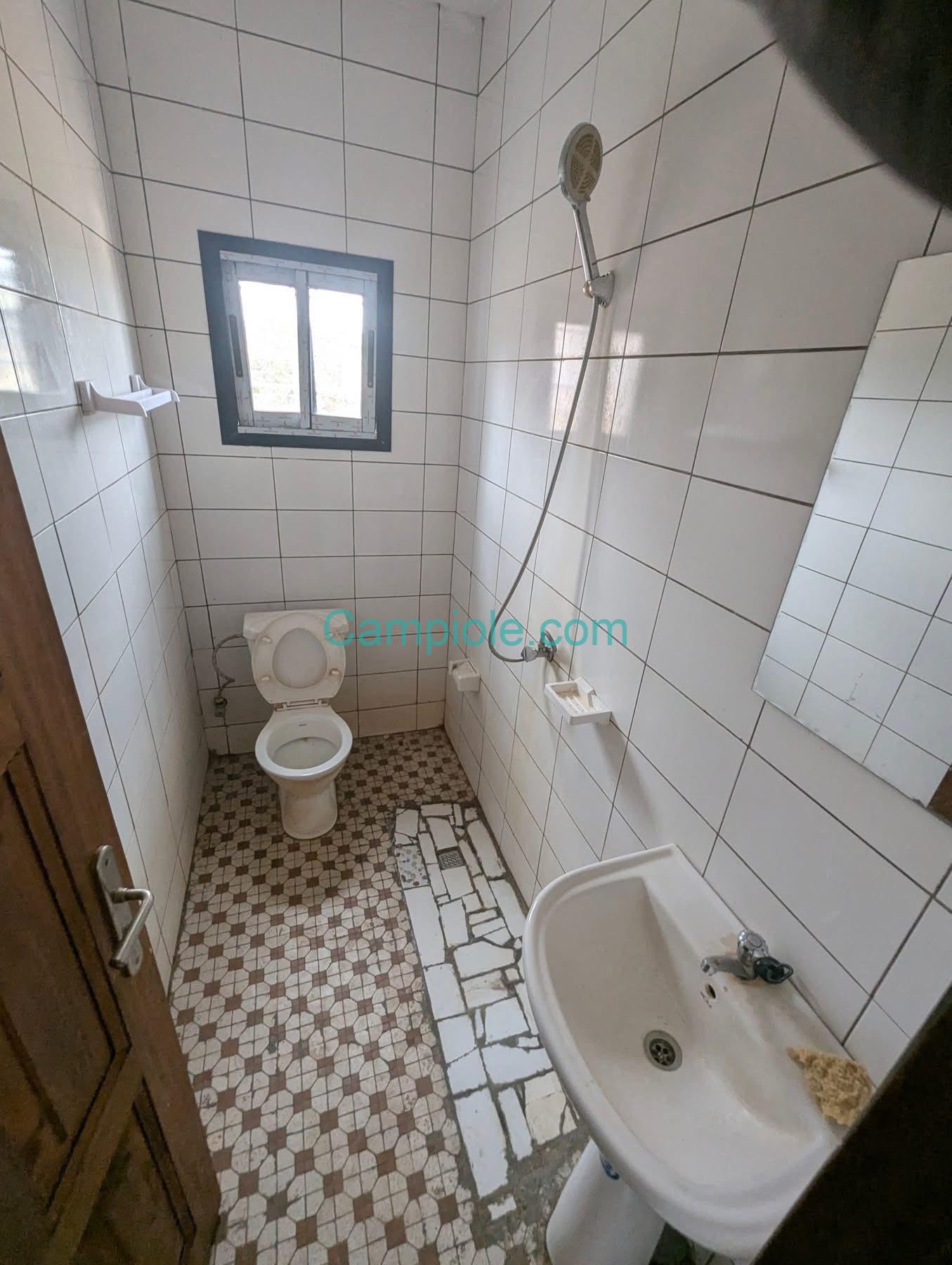 APPARTEMENT 3CHAMBRES À LOUER, YAOUNDÉ NKOLFOULOU