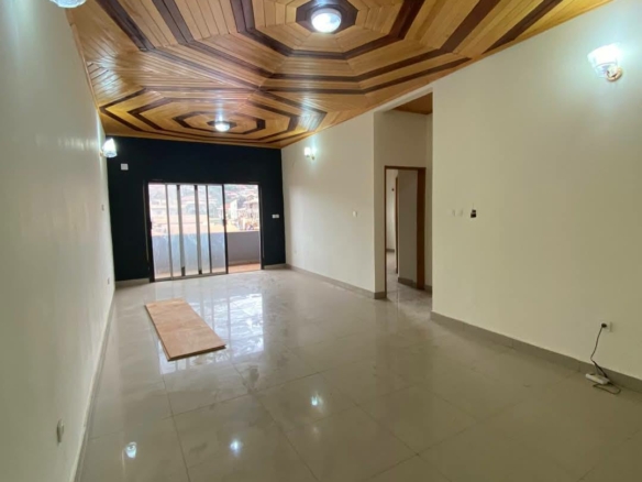 STUDIO NEUF À LOUER À ETOUG-EBE, YAOUNDÉ