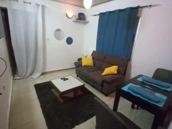 Studio meublé dans un immeuble situé à Fouda Yaoundé