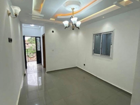STUDIO HAUT STANDIND À LOUER, YAOUNDE EKOUMDOUM