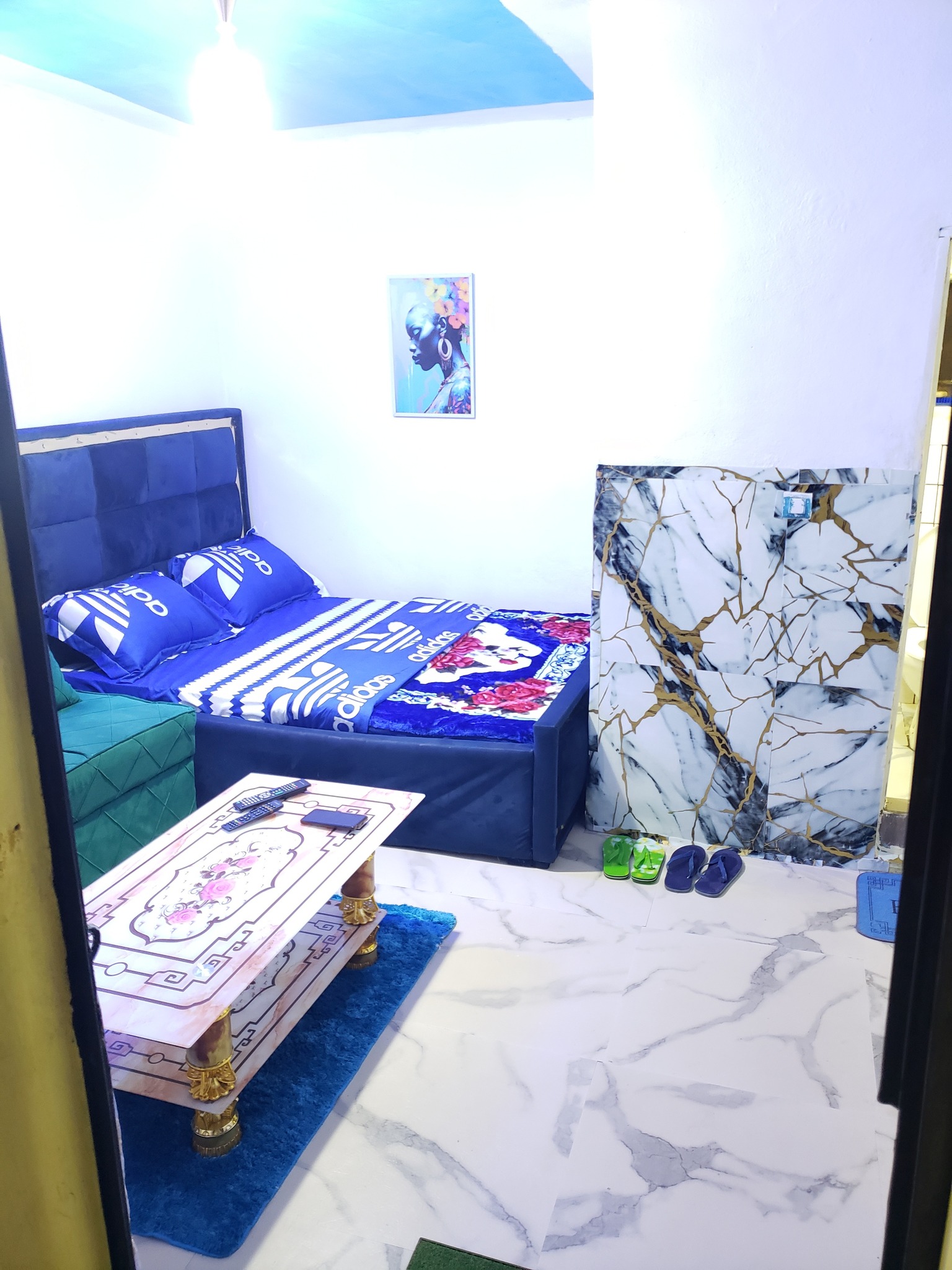 31810- CHAMBRE MODERNE MEUBLÉE, BAFOUSSAM CARREFOUR TOURISTIQUE