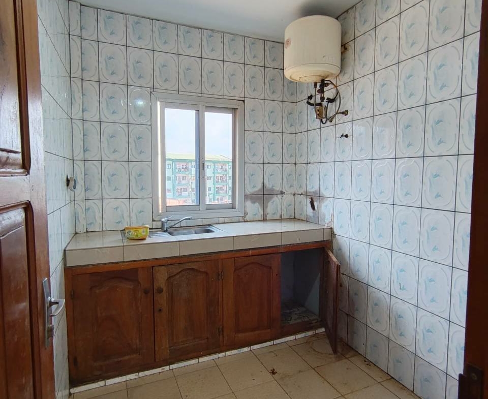 Appartement à louer, Yaoundé Ngousso en bordure de route