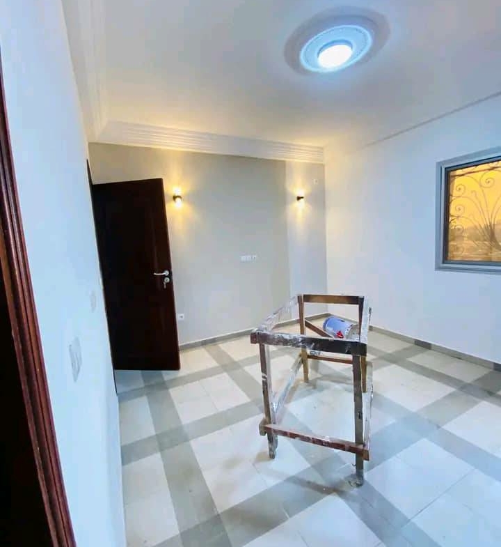 MAGNIFIQUE APPARTEMENT NEUF STAFFÉ SITUÉ À LOGBESSOU