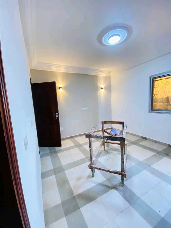 MAGNIFIQUE APPARTEMENT NEUF STAFFÉ SITUÉ À LOGBESSOU