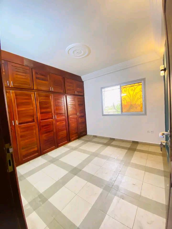 MAGNIFIQUE APPARTEMENT NEUF STAFFÉ SITUÉ À LOGBESSOU