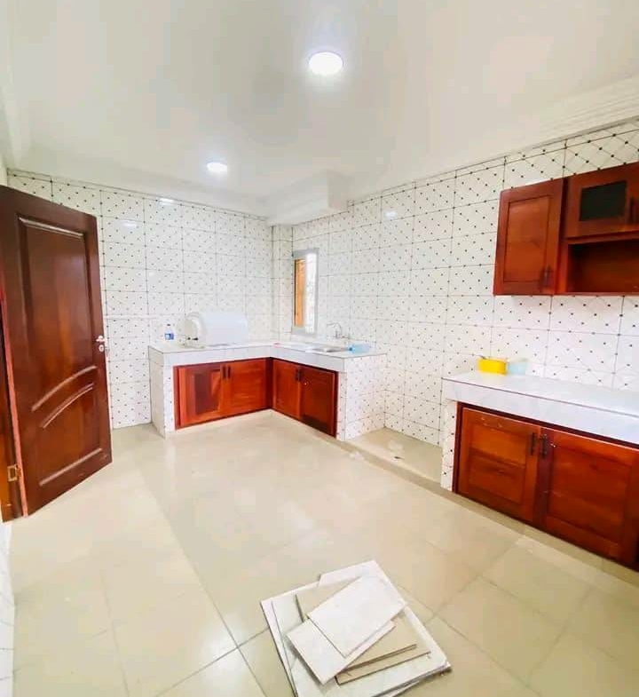 MAGNIFIQUE APPARTEMENT NEUF STAFFÉ SITUÉ À LOGBESSOU