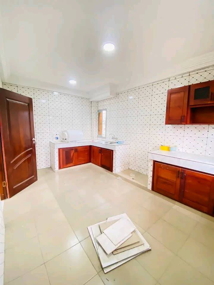MAGNIFIQUE APPARTEMENT NEUF STAFFÉ SITUÉ À LOGBESSOU