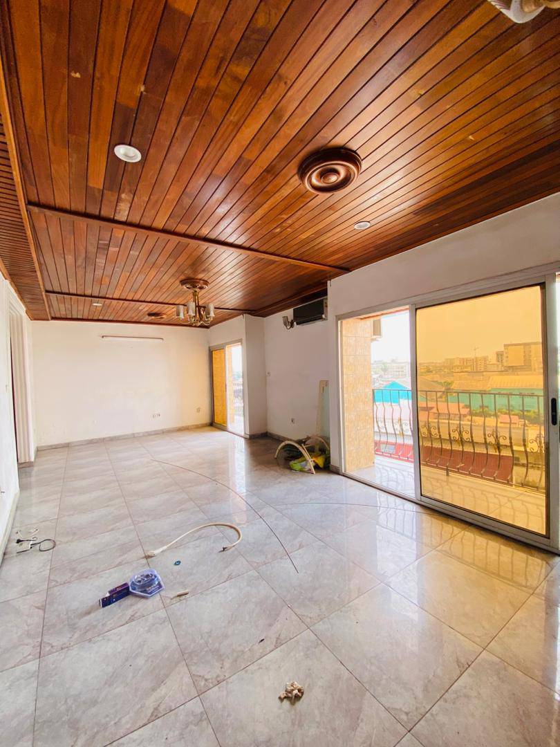 32871- Appartement Moderne Climatisé à Louer à Akwa Douala