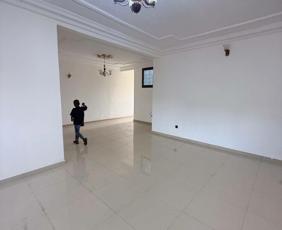 APPARTEMENT NEUF À LOUER NGOUSSO