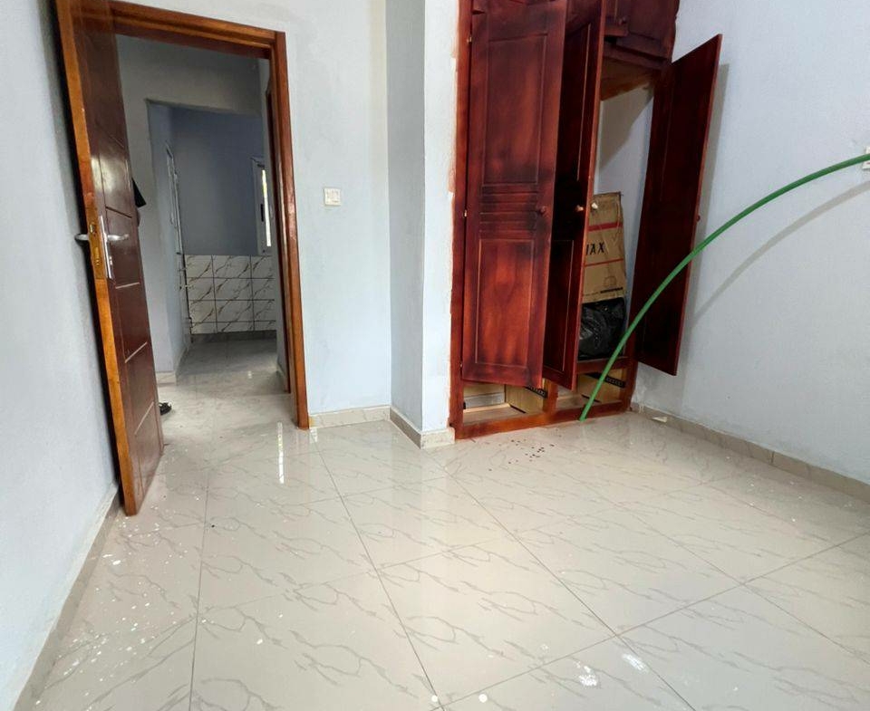GRAND STUDIO MODERNE À LOGBESSOU
