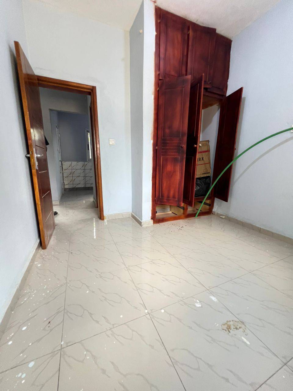 GRAND STUDIO MODERNE À LOGBESSOU