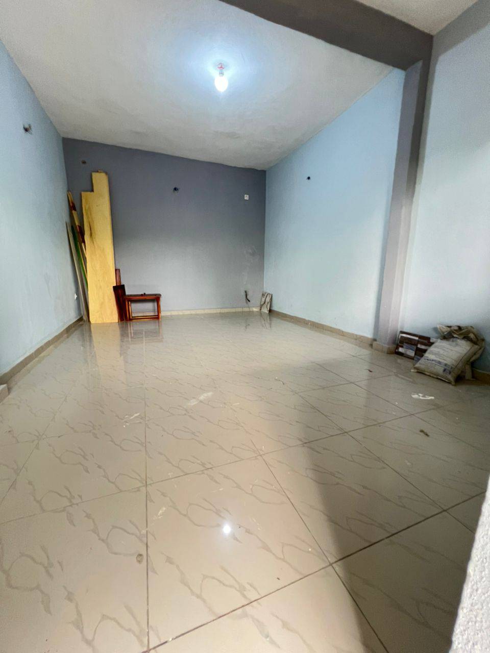 GRAND STUDIO MODERNE À LOGBESSOU