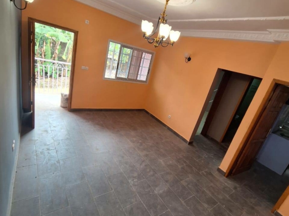 STUDIO MODERNE STAFFÉ SITUÉ À LOGPOM