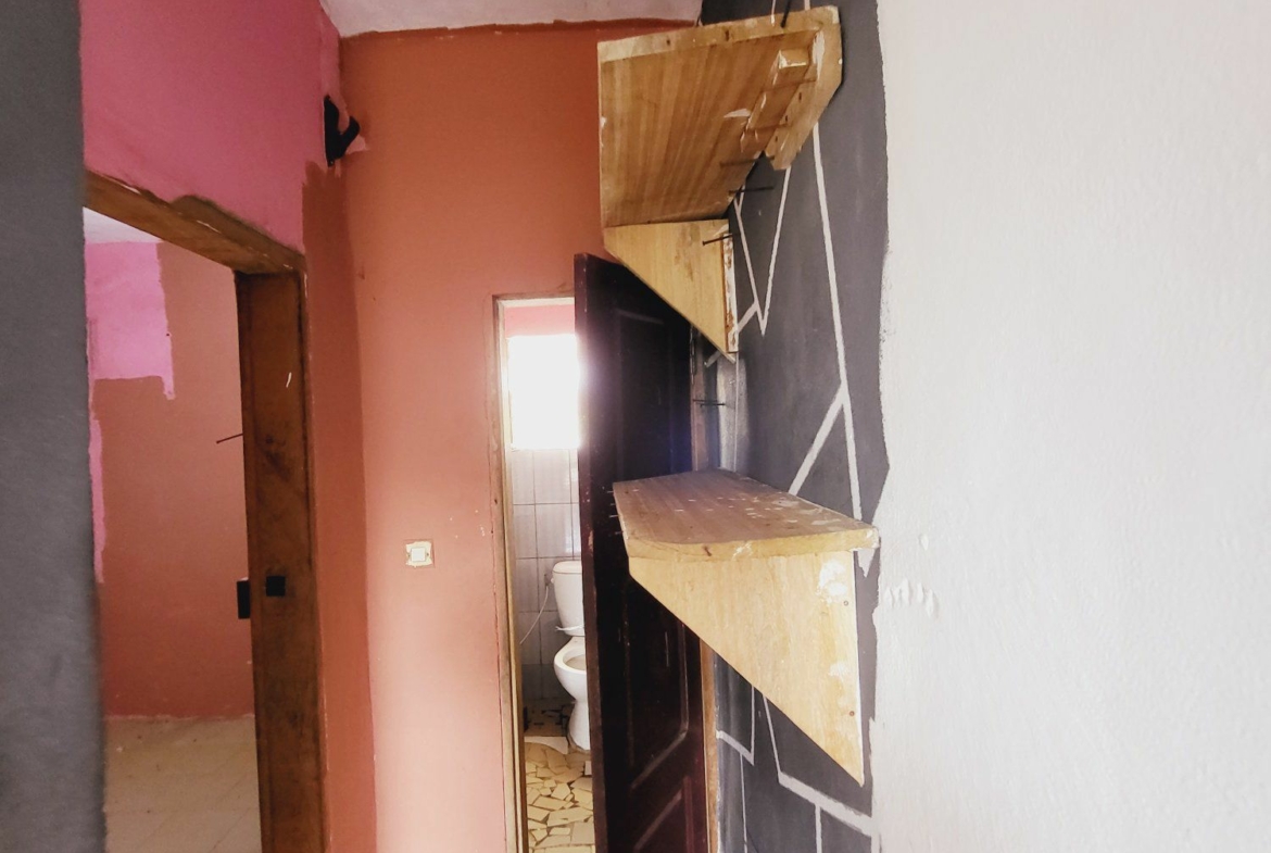 STUDIO À LOUER KOTTO RÉSIDENCE AVEC FORAGE