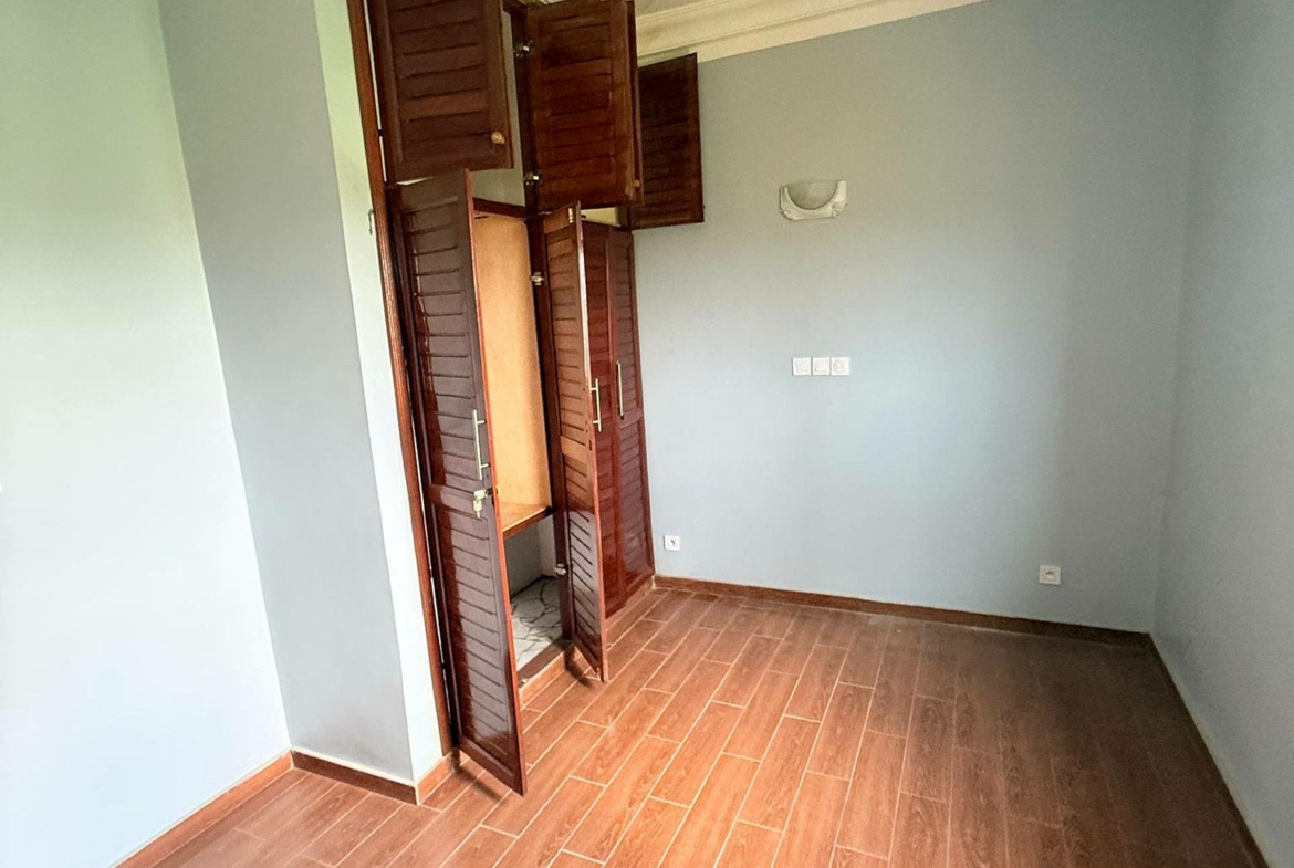 APPARTEMENT DE BON STANDING À LOUER, YAOUNDÉ NGOUSSO