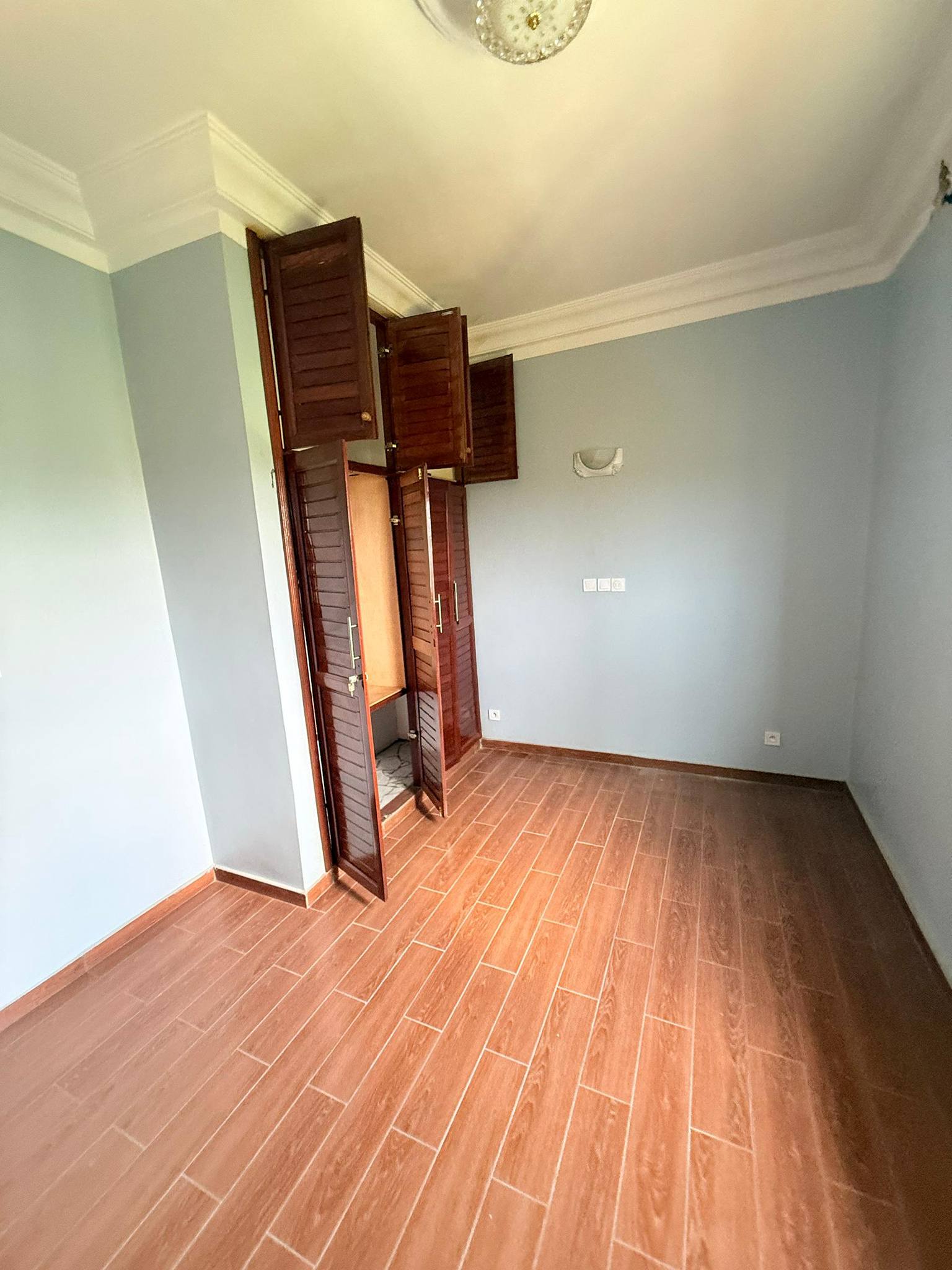 APPARTEMENT DE BON STANDING À LOUER, YAOUNDÉ NGOUSSO