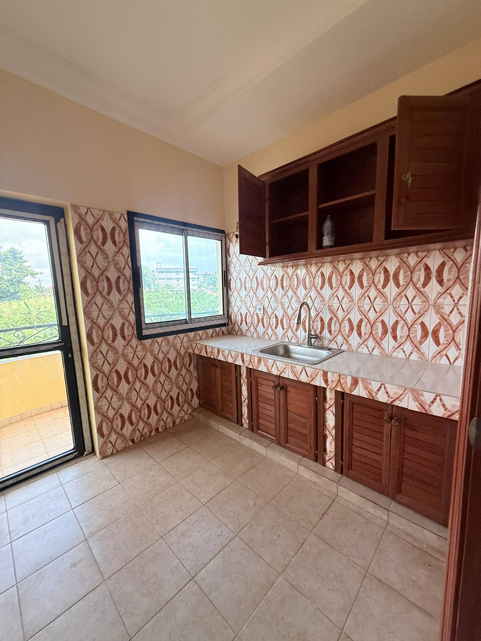 APPARTEMENT DE BON STANDING À LOUER, YAOUNDÉ NGOUSSO