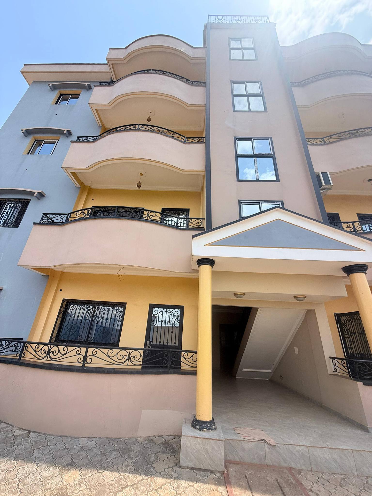 APPARTEMENT DE BON STANDING À LOUER, YAOUNDÉ NGOUSSO