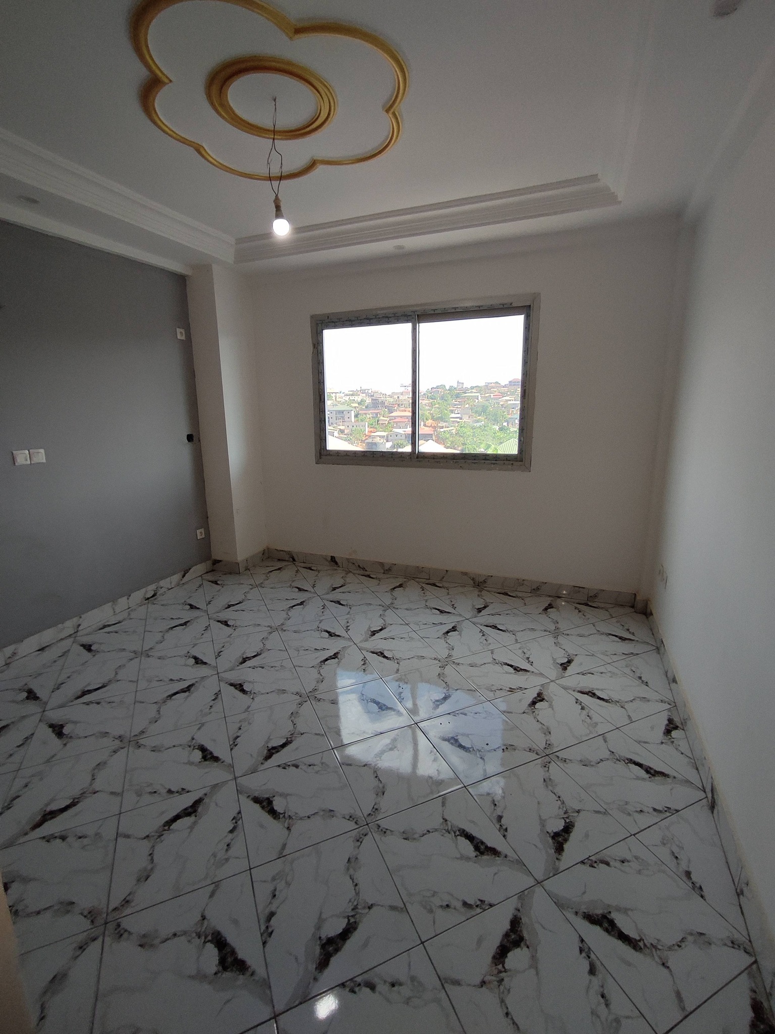 BI_appart_nkozoa_240526_chb1 Appartement moderne à louer à Yaoundé Nkozoa vers Olembé