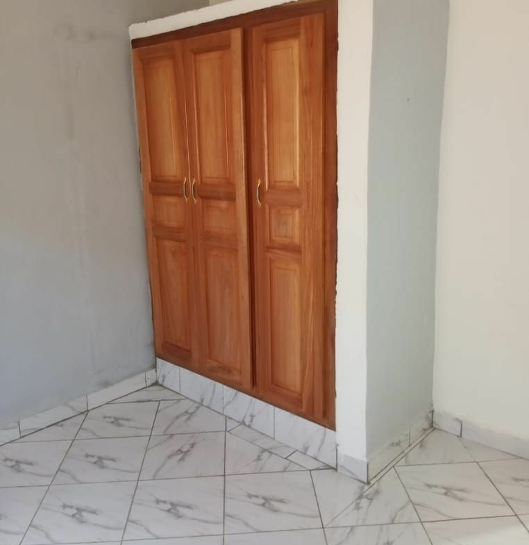 MAISON DANS LA BARRIERE EN LOCATION À NGAOUNDERE BEKA