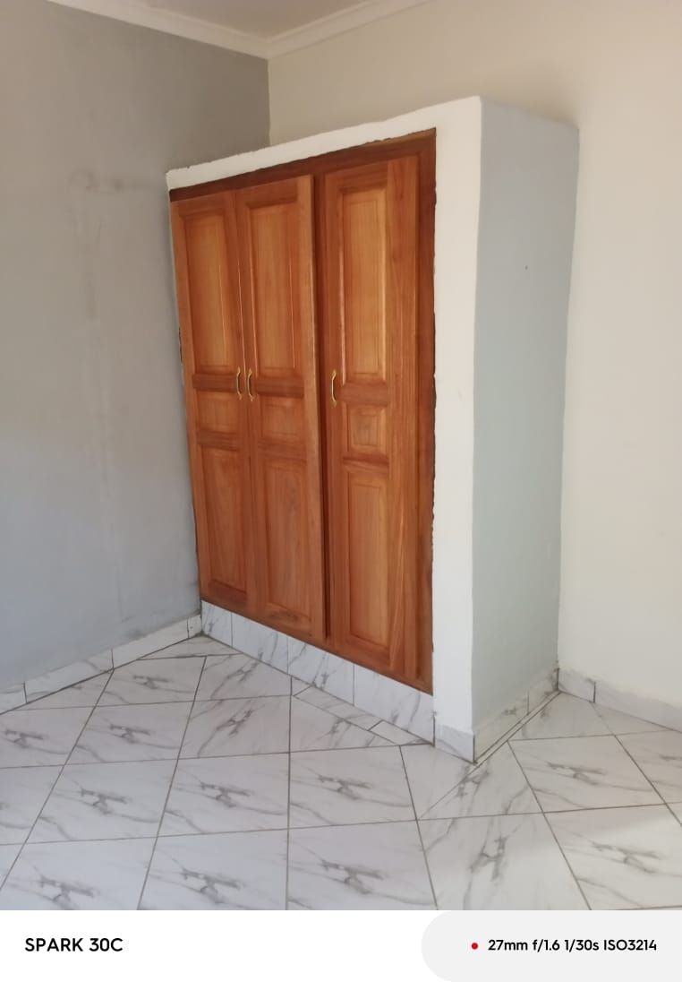 MAISON DANS LA BARRIERE EN LOCATION À NGAOUNDERE BEKA