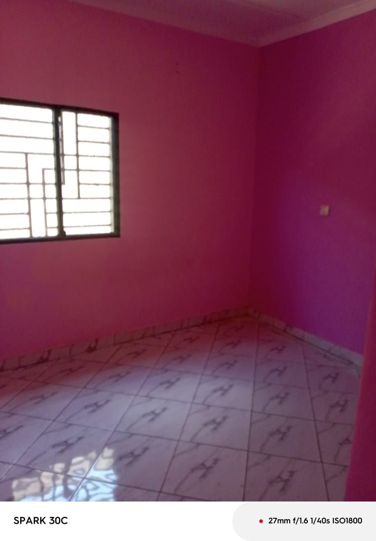 MAISON DANS LA BARRIERE EN LOCATION À NGAOUNDERE BEKA