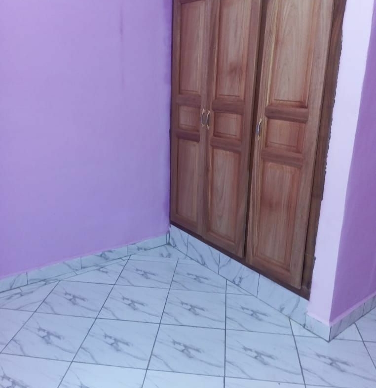 MAISON DANS LA BARRIERE EN LOCATION À NGAOUNDERE BEKA