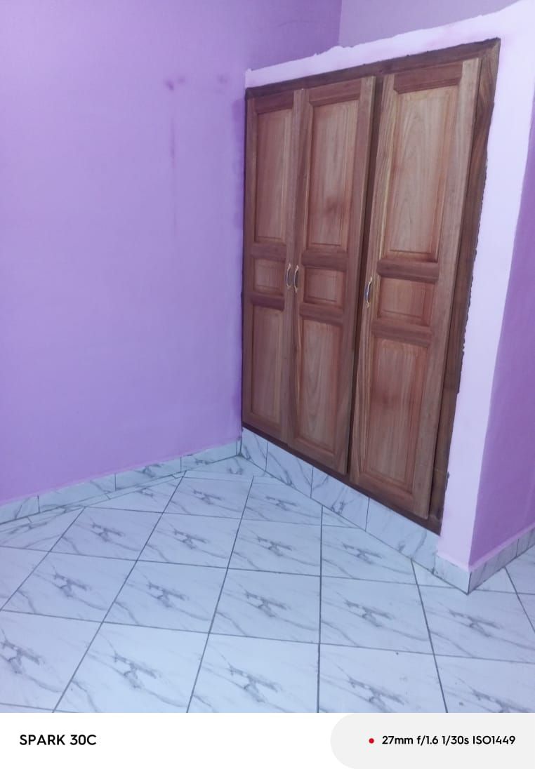 MAISON DANS LA BARRIERE EN LOCATION À NGAOUNDERE BEKA