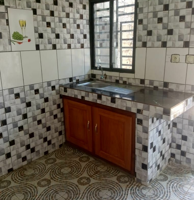 MAISON DANS LA BARRIERE EN LOCATION À NGAOUNDERE BEKA