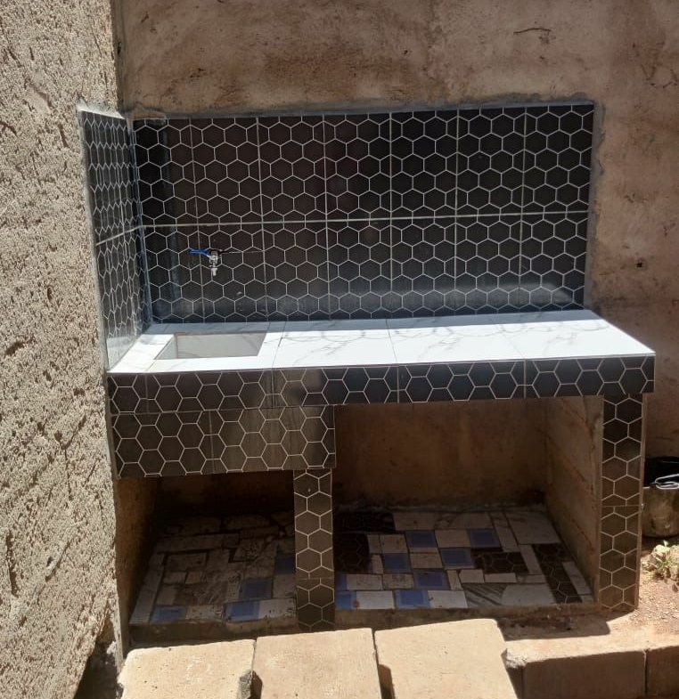 MAISON DANS LA BARRIERE EN LOCATION À NGAOUNDERE BEKA