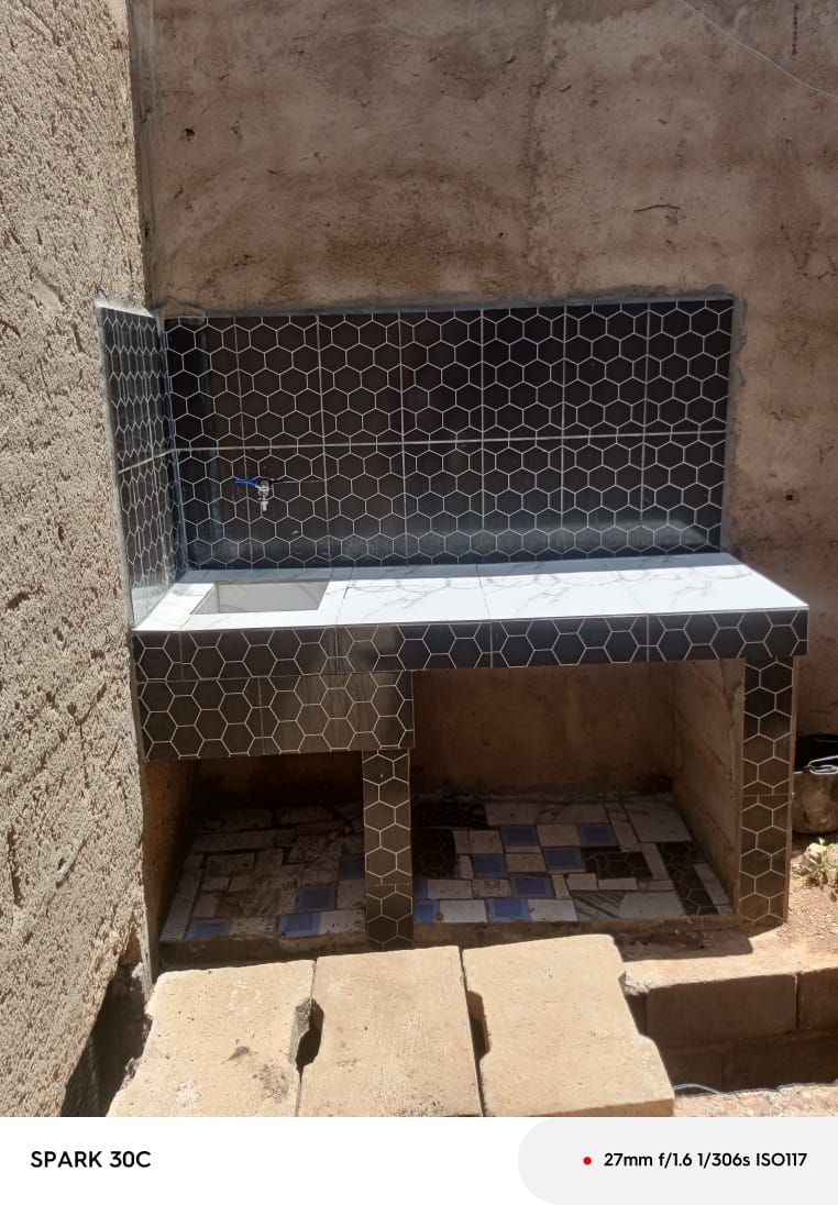 MAISON DANS LA BARRIERE EN LOCATION À NGAOUNDERE BEKA