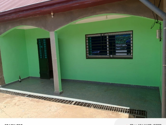 MAISON DANS LA BARRIERE EN LOCATION À NGAOUNDERE BEKA