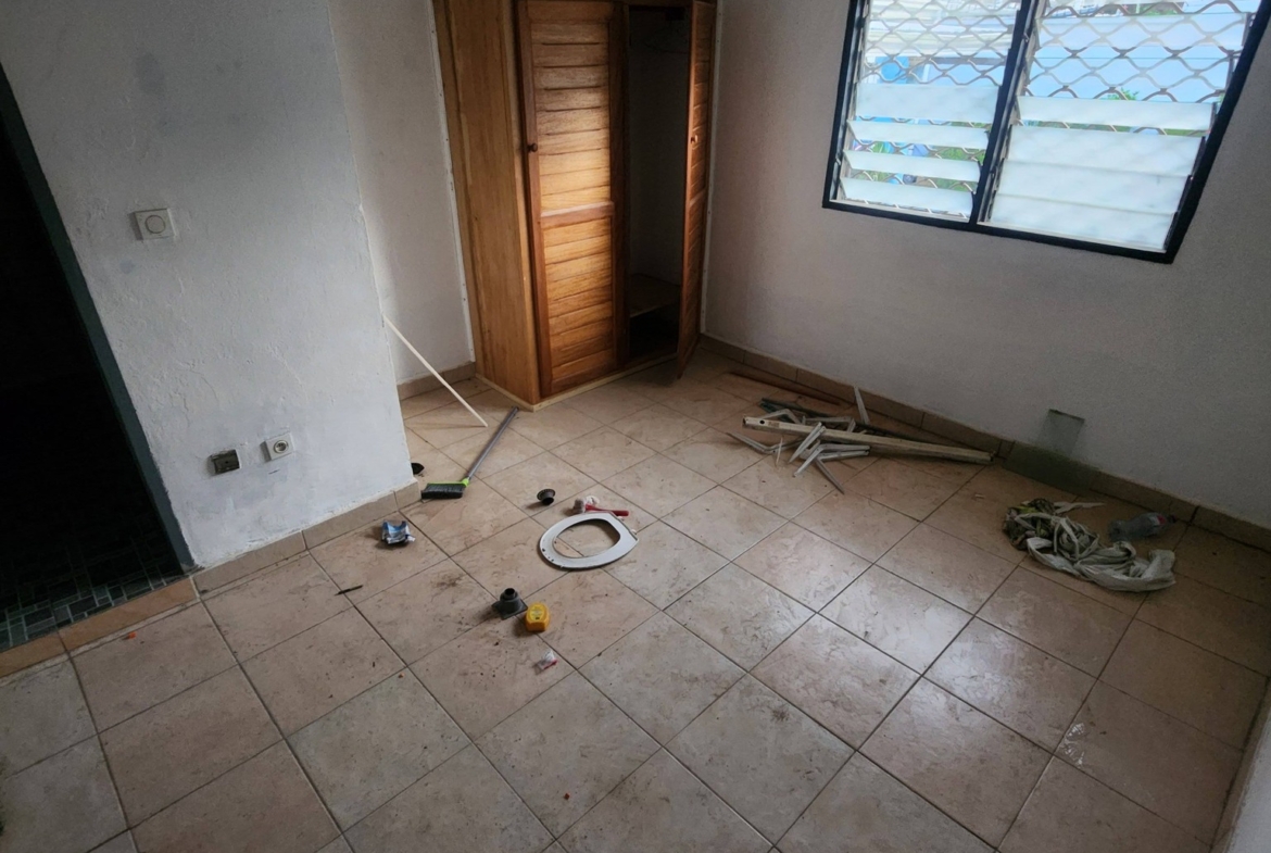 Studio moderne à louer derrière le lycée de Makepe