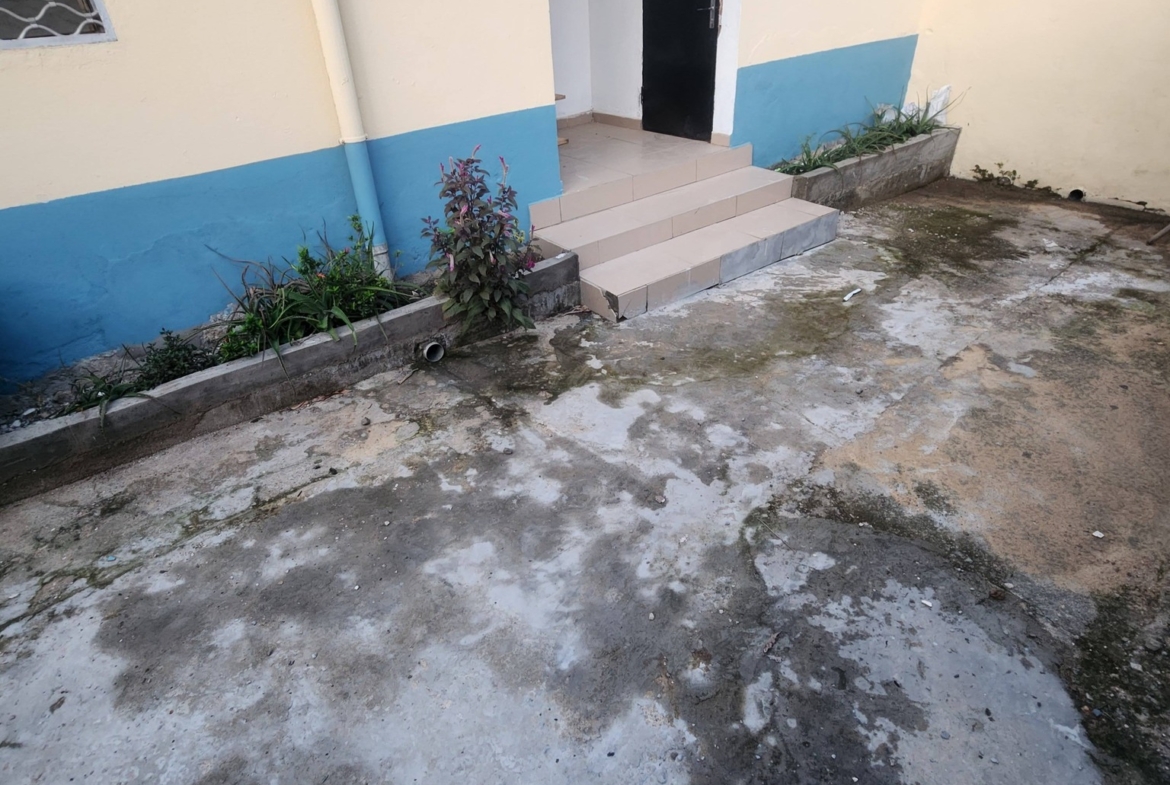 Studio moderne à louer derrière le lycée de Makepe