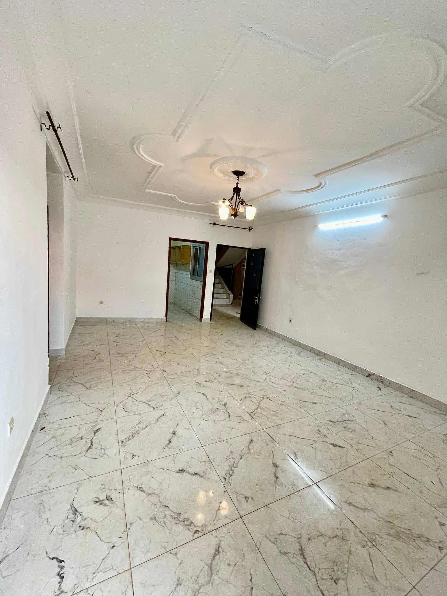 Appartement moderne à louer à Nsimeyong