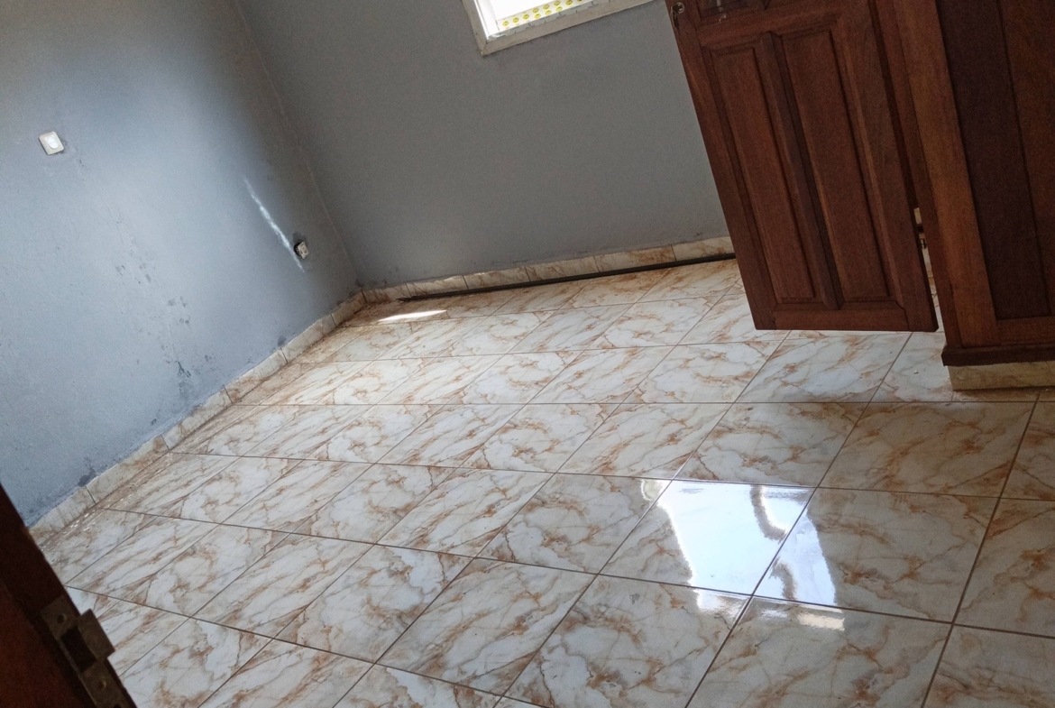 Studio à louer en face de la prefecture de Bafoussam