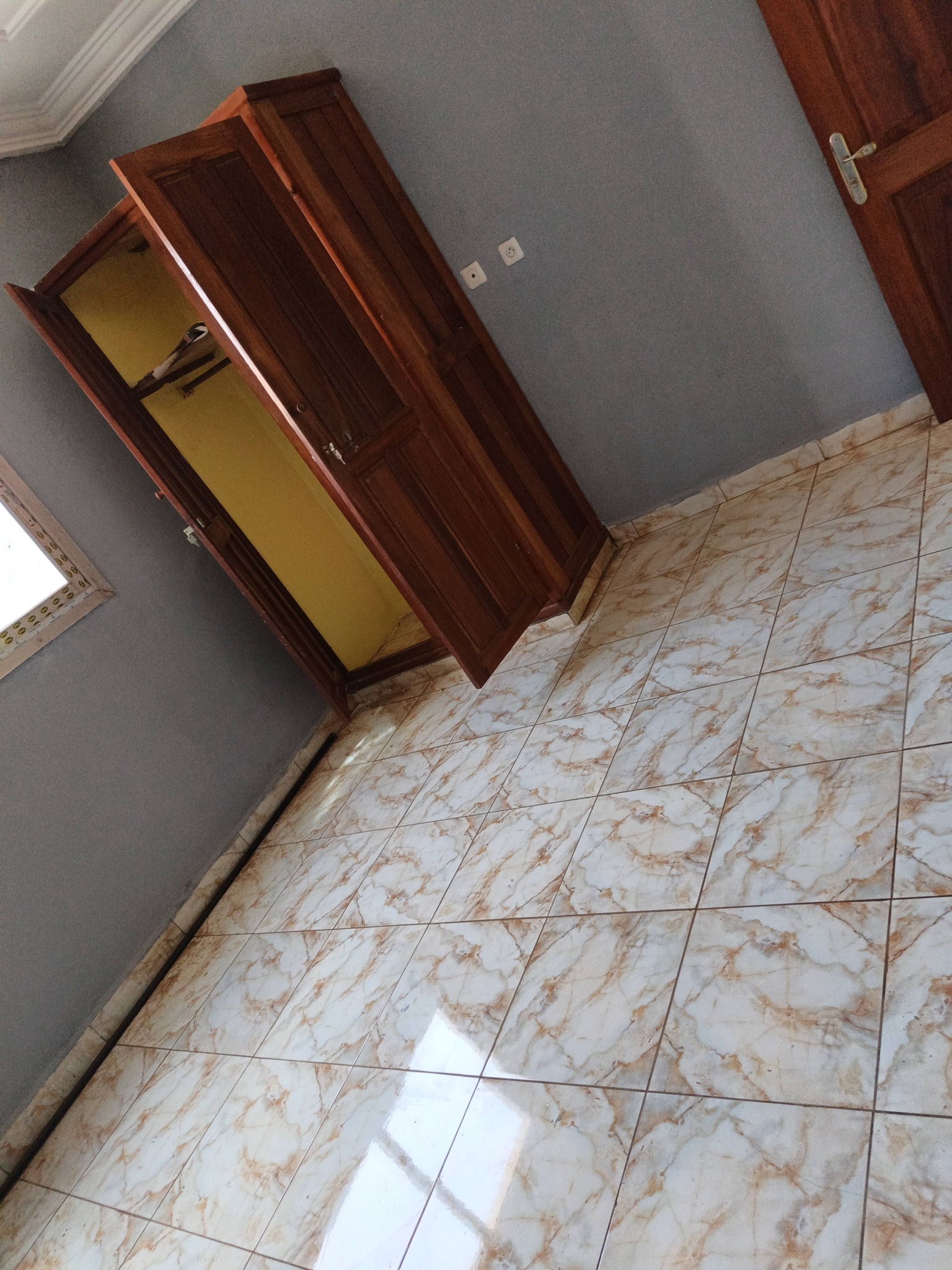 Studio à louer en face de la prefecture de Bafoussam