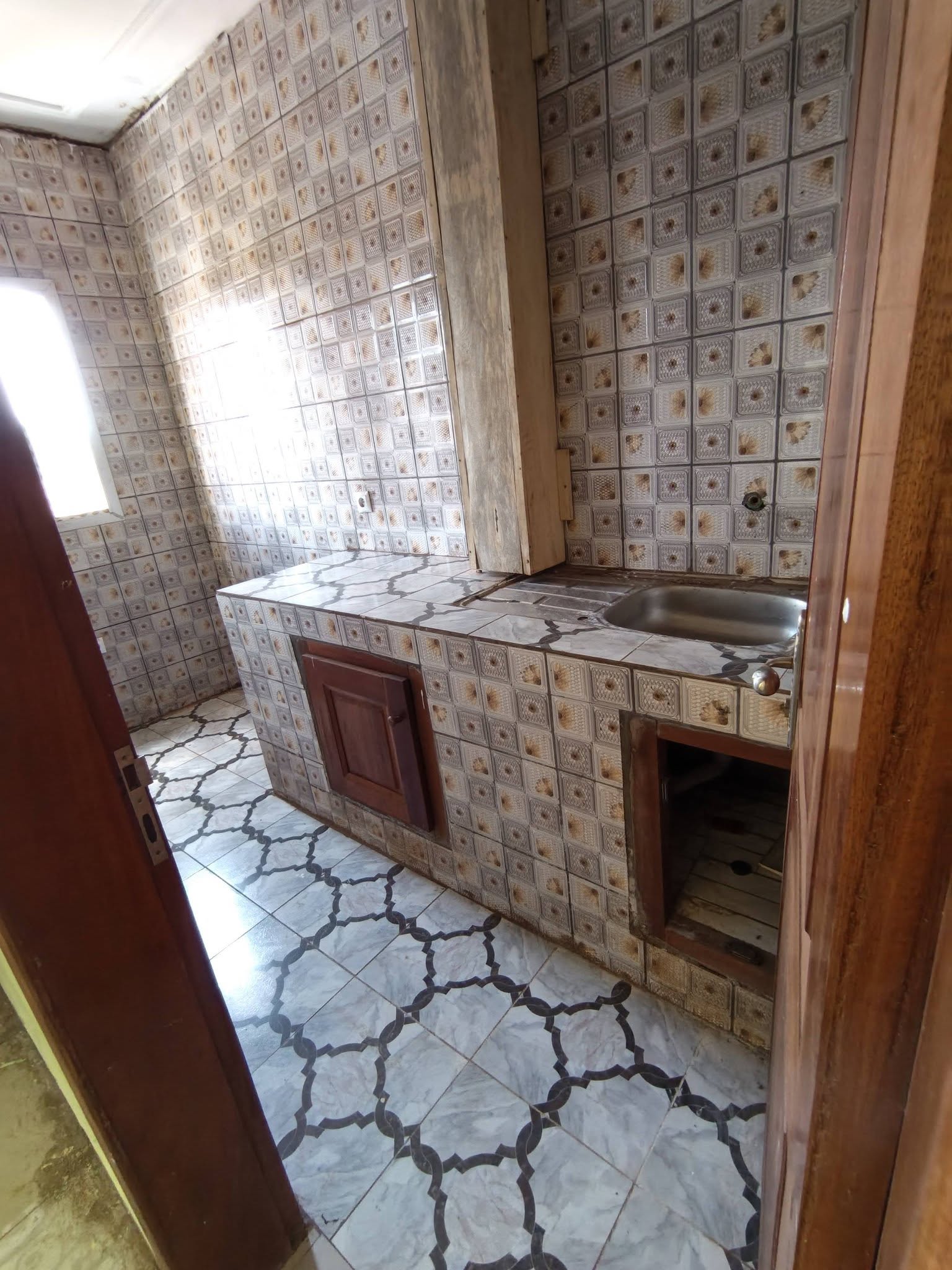 Studio à louer en face de la prefecture de Bafoussam