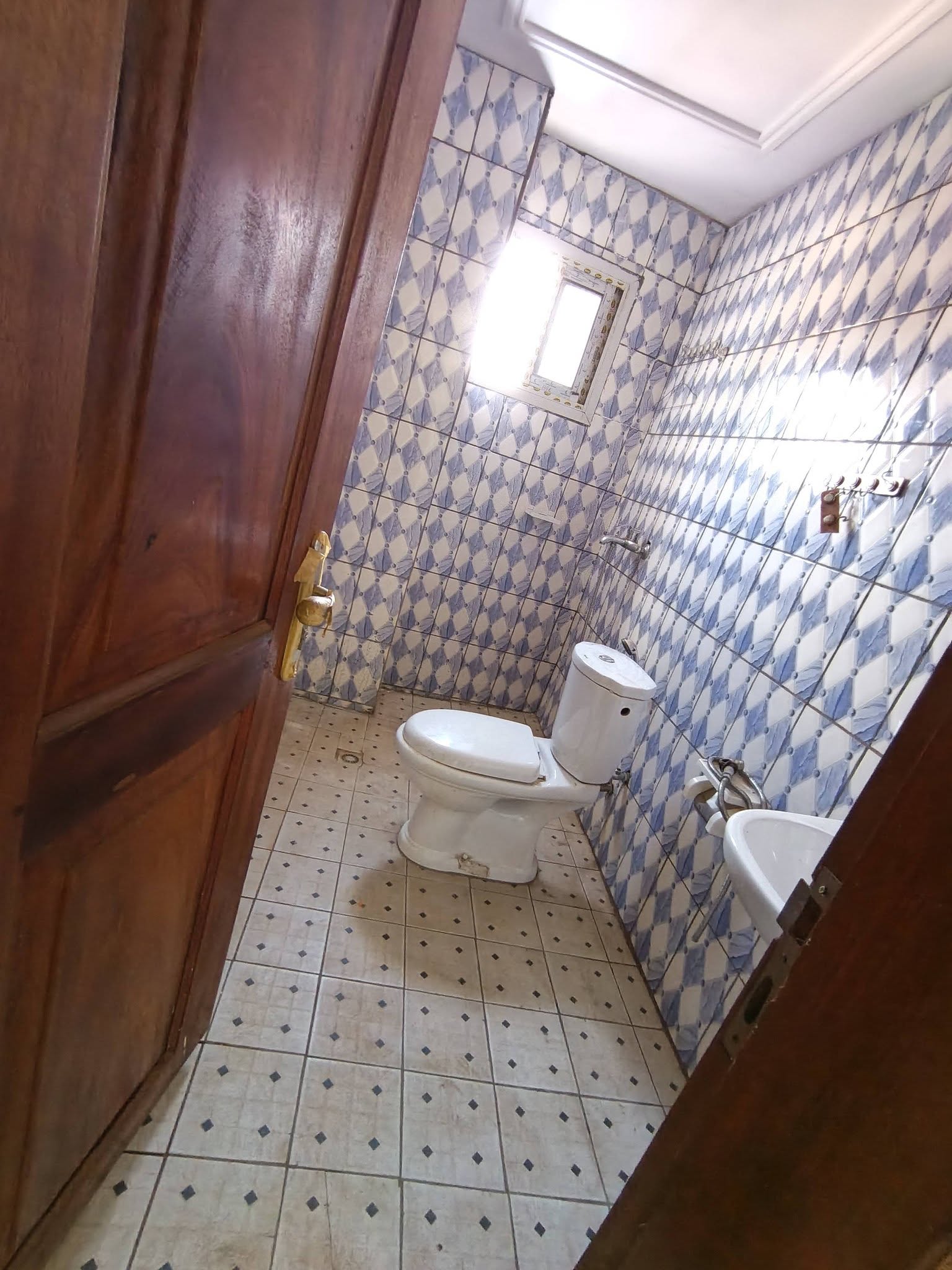 Studio à louer en face de la prefecture de Bafoussam