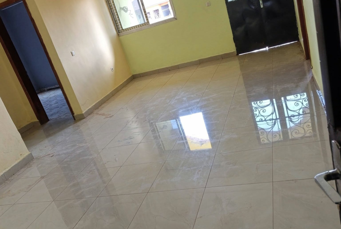 Studio à louer en face de la prefecture de Bafoussam
