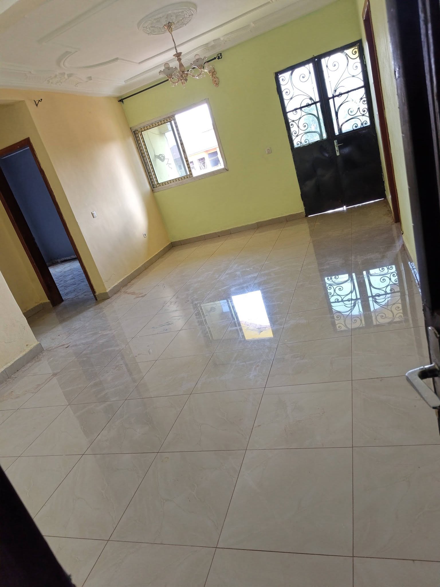 Studio à louer en face de la prefecture de Bafoussam
