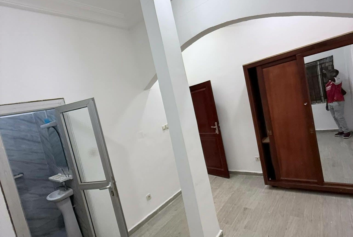 APPARTEMENT BON STANDING À LOUER, YAOUNDÉ FOUGEROLLE