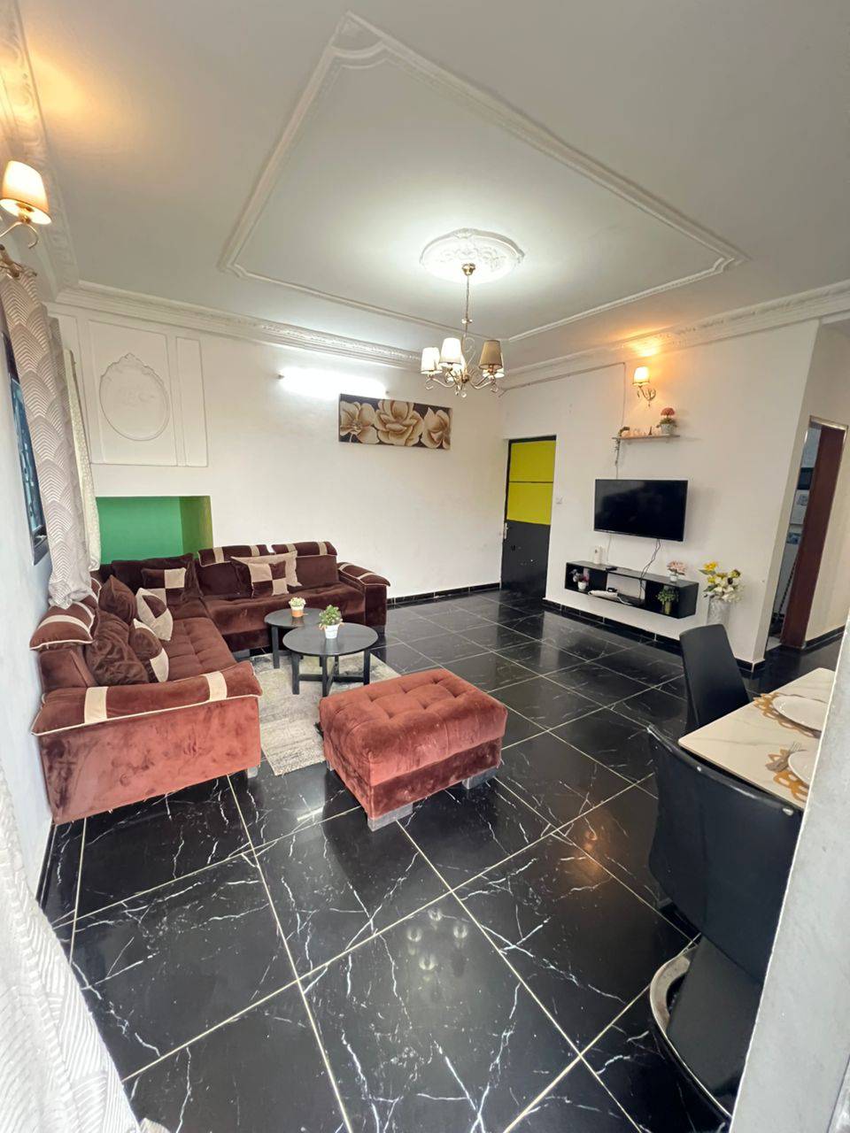 23002- APPARTEMENT MODERNE STAFFÉ CLIMATISÉ SITUÉ À LOGPOM ANDEM