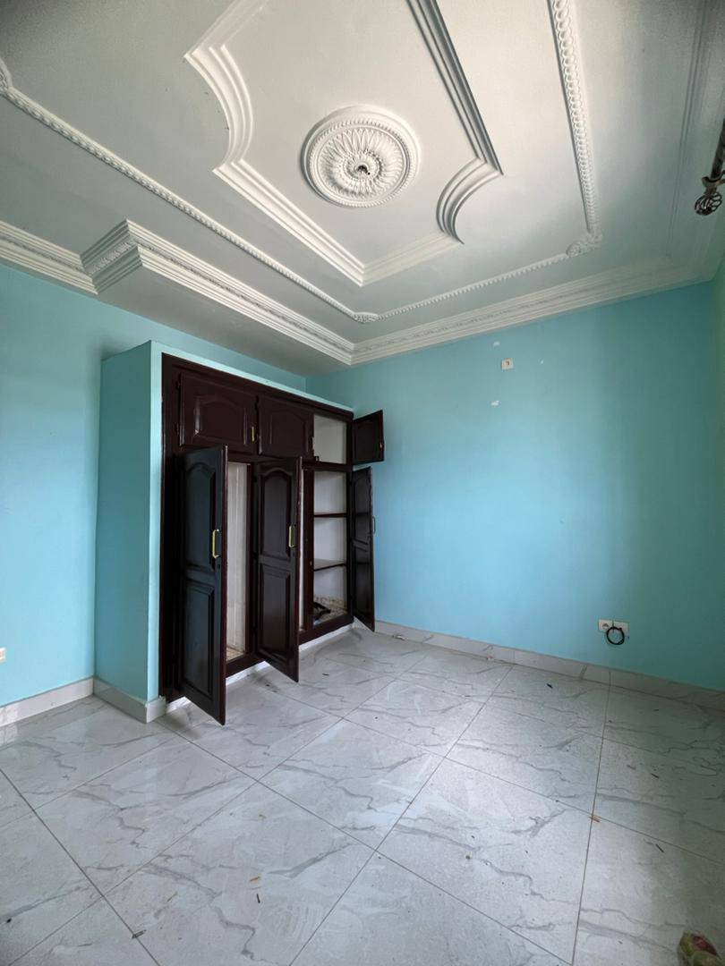 STUDIO MODERNE ENTIEREMENT STAFFÉ SITUÉ À PK11